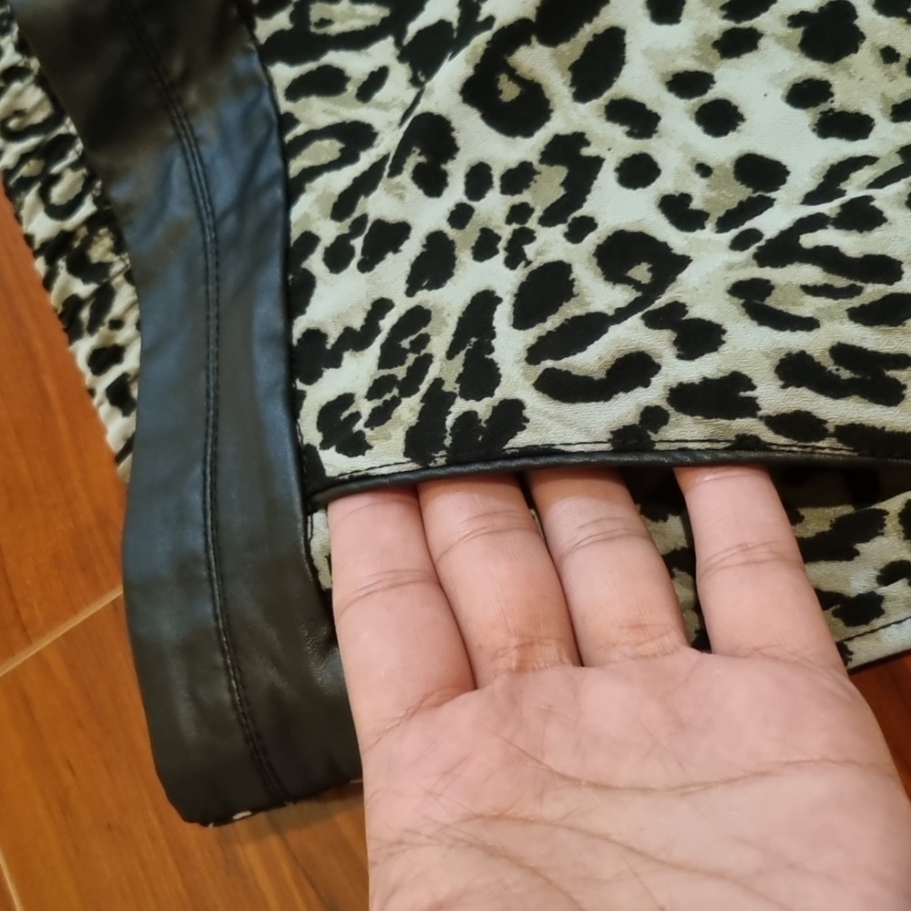 Jessica Simpson Leopard Print Pants Size Medium - Picture 7 of 13